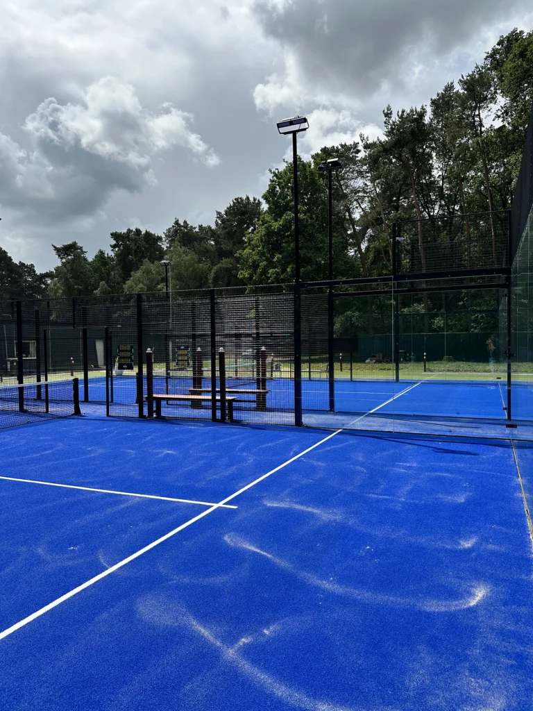 Outdoor padelbanen Herkenbosch met kunstgras ondergrond